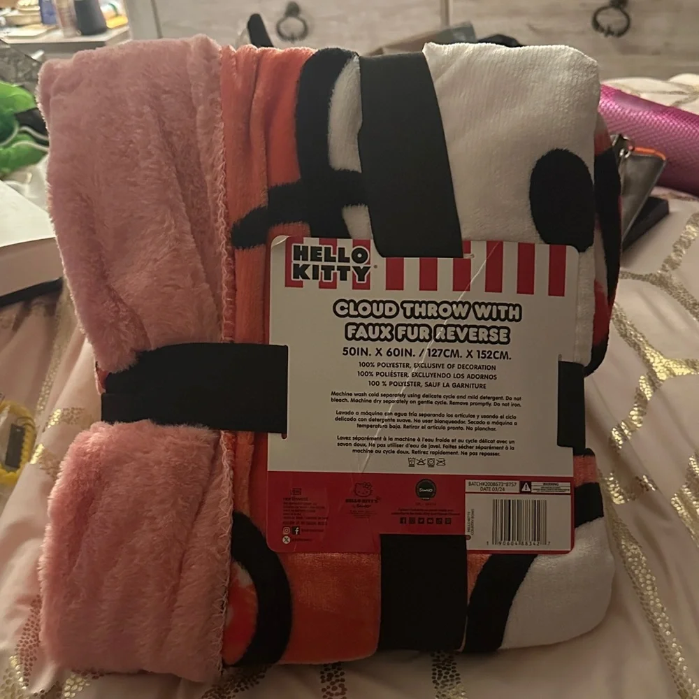 Hello Kitty Pink and Red Throw Blanket - Picture 2 of 3